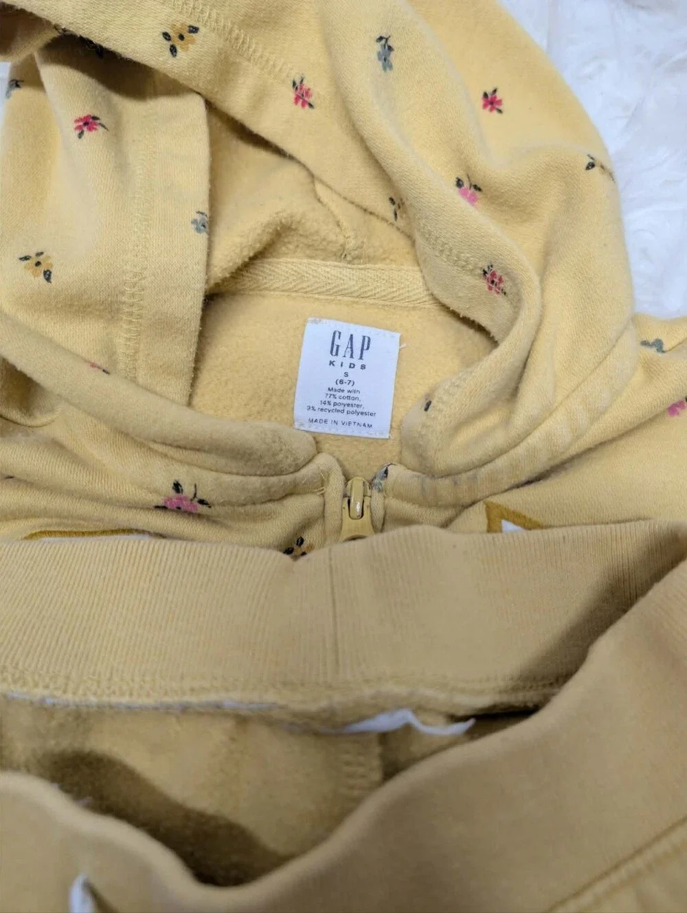 GAP soft yellow